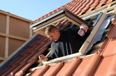 Pose de fenêtres de toit Velux à Scolca